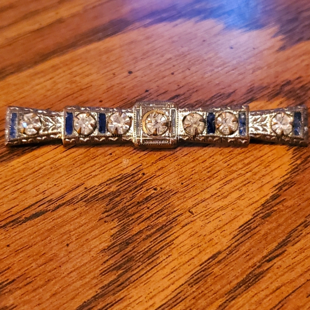 Antique Beauty Bar Brooch